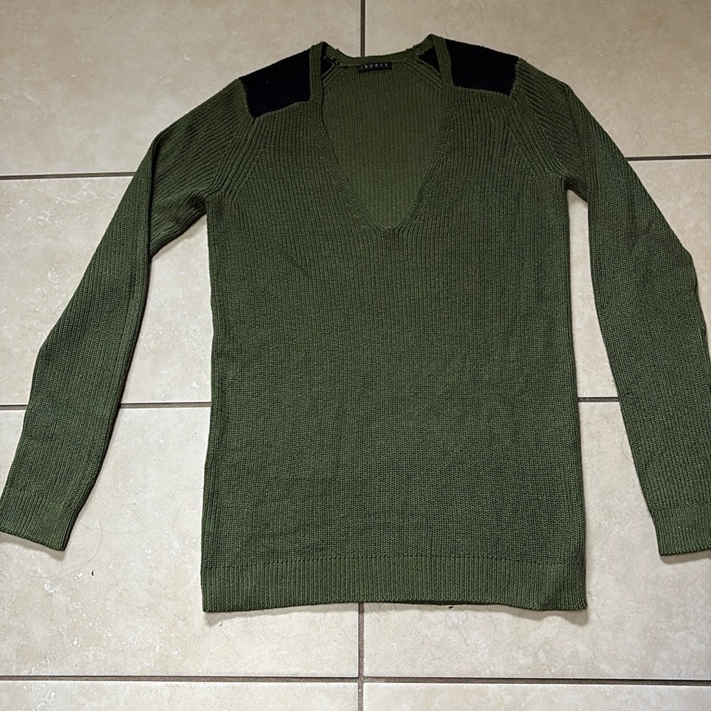 Theory sweater size size